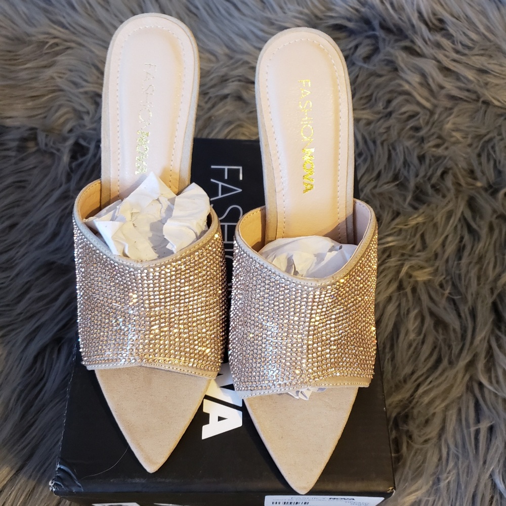 Women shoes 6.5 nude/rhinestone